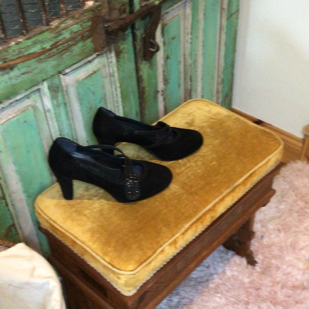 Umberto Raffini black pump